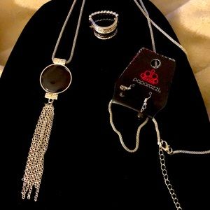 🌞Paparazzi Black and Silver Pendant Necklace and Earrings Set + Bonus Ring New